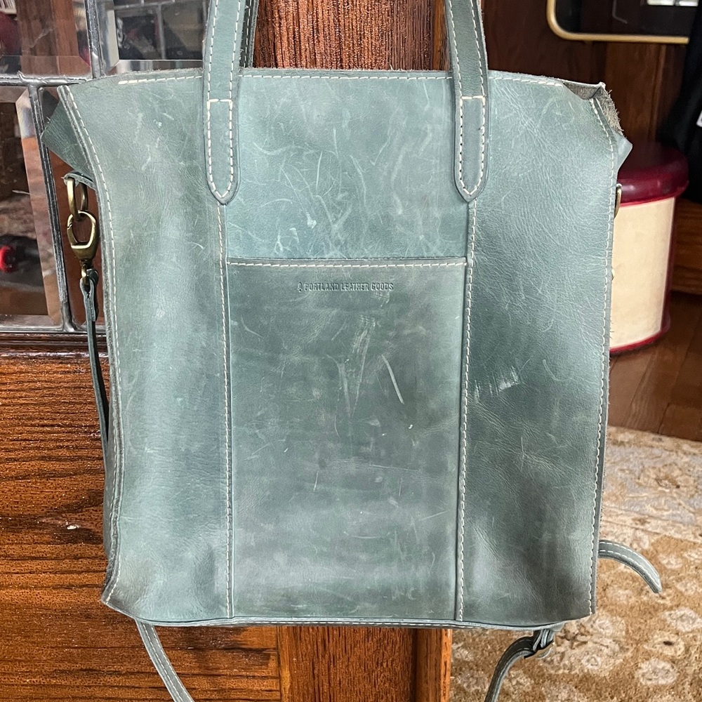 PORTLAND LEATHER CO | Large Lola Zipper Crossbody Tote - Aqua